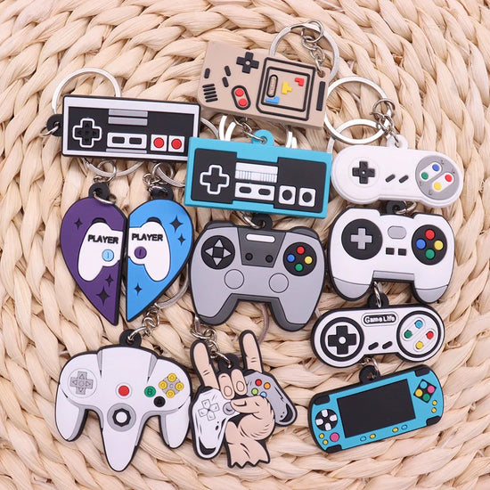 Portachiavi in PVC bianco e nero a forma di console di gioco, simpatico portachiavi a forma di joystick/gamepad